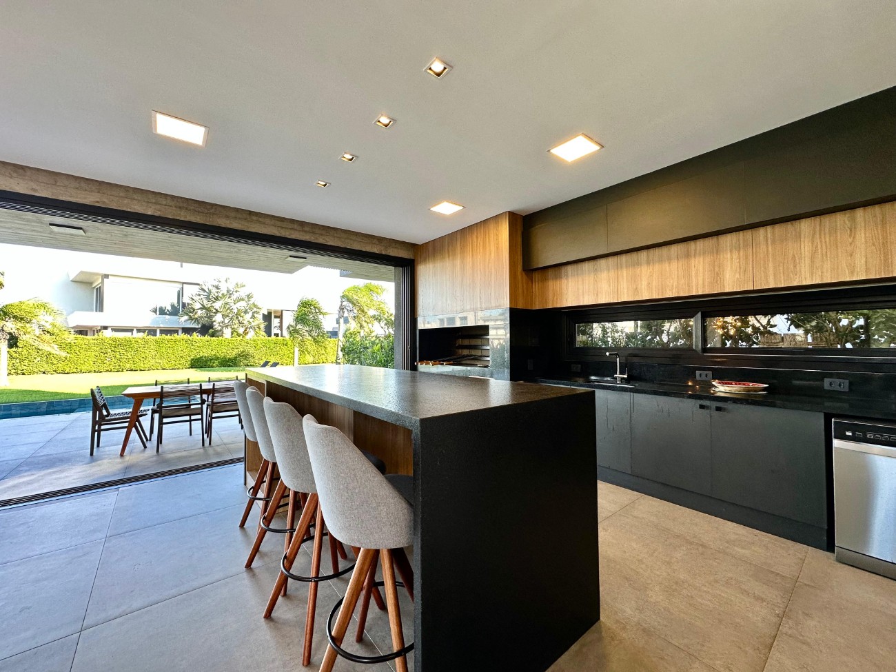 Imagem do imóvel Casa em condomínio 5 dormitórios à venda, Centro em Xangri-lá referência 21