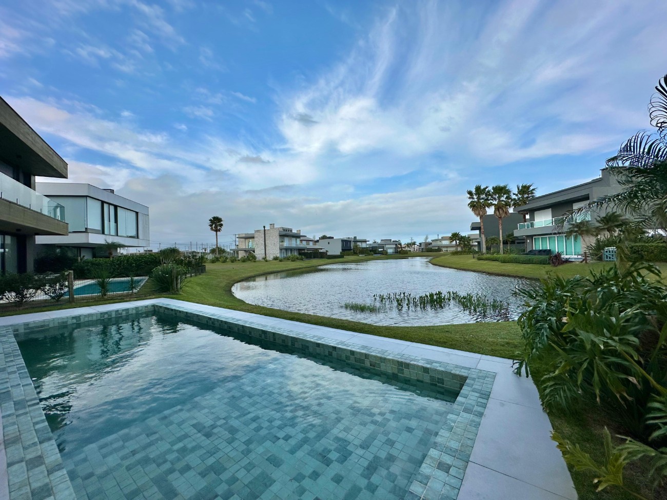 Imagem do imóvel Casa em condomínio 5 dormitórios à venda, Centro em Xangri-lá referência 343