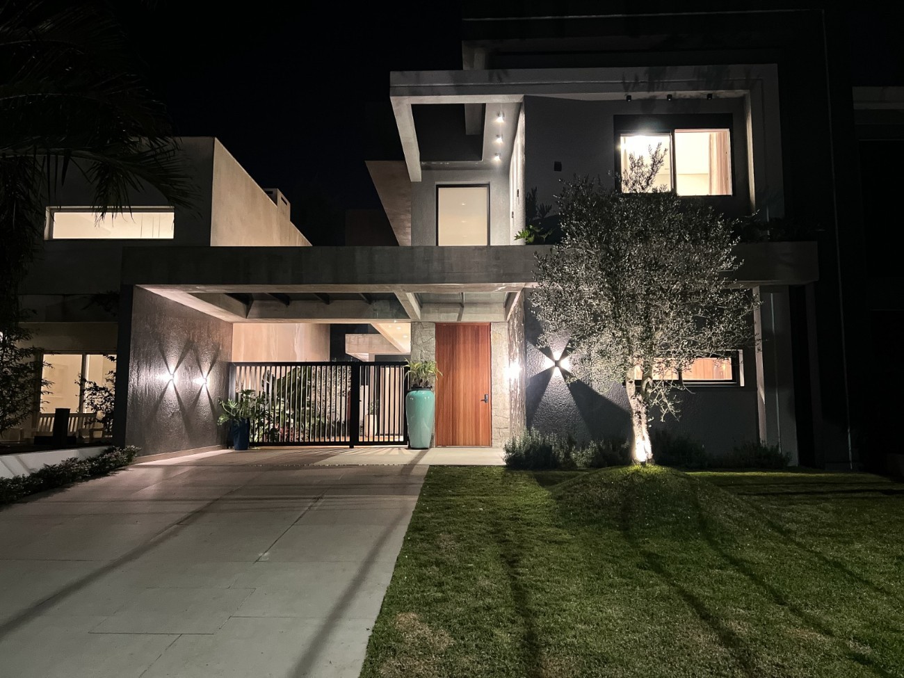 Imagem do imóvel Casa em condomínio 4 dormitórios à venda, Zona Nova em Capão Da Canoa referência 366