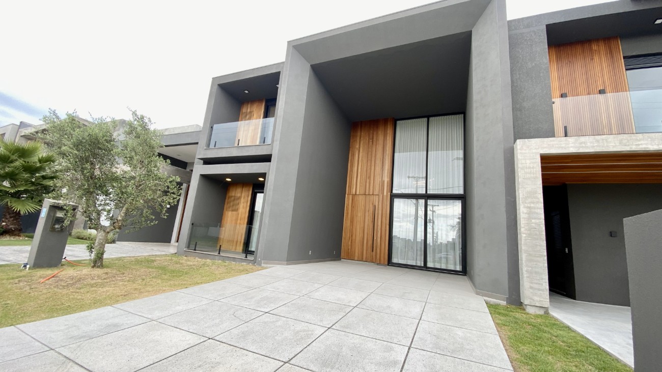 Imagem do imóvel Casa em condomínio 4 dormitórios à venda, Centro em Xangri-lá referência 376