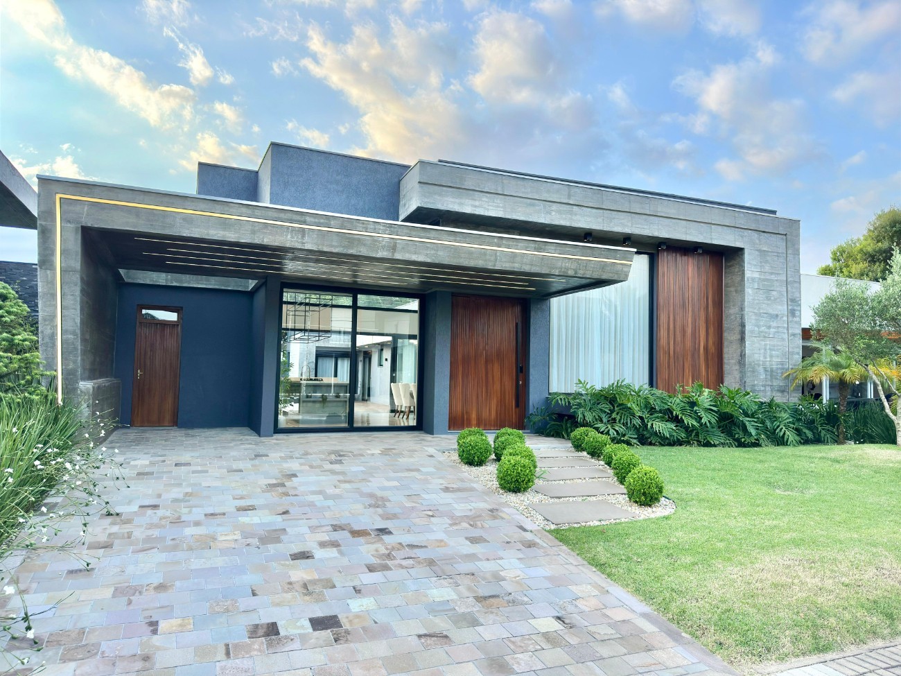 Imagem do imóvel Casa em condomínio 4 dormitórios à venda, Morada Do Sol em Capão Da Canoa referência 526