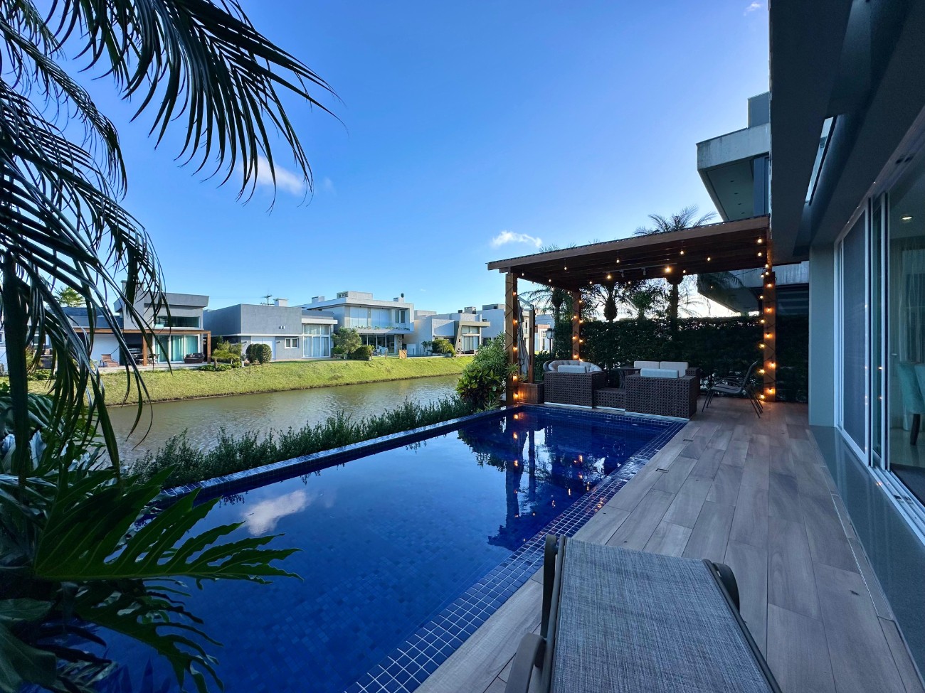 Imagem do imóvel Casa em condomínio 5 dormitórios à venda, Parque Antartica em Capão Da Canoa referência 560