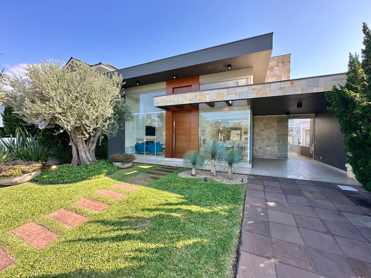 Imagem do imóvel Casa em condomínio 3 dormitórios à venda, Zona Nova em Capão Da Canoa referência 579