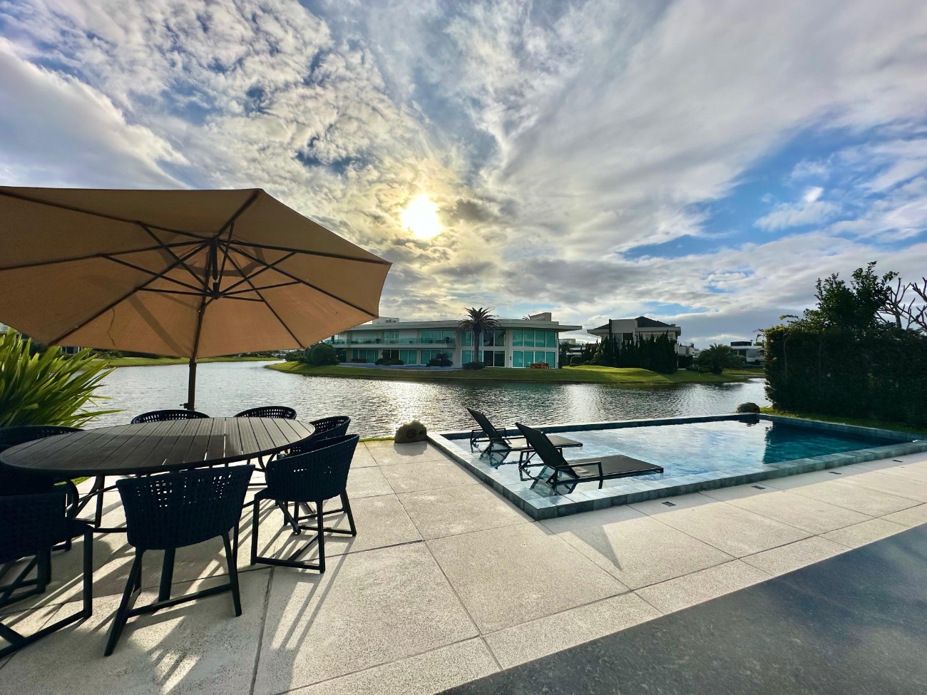 Imagem do imóvel Casa em condomínio 5 dormitórios à venda, Centro em Xangri-lá referência 592