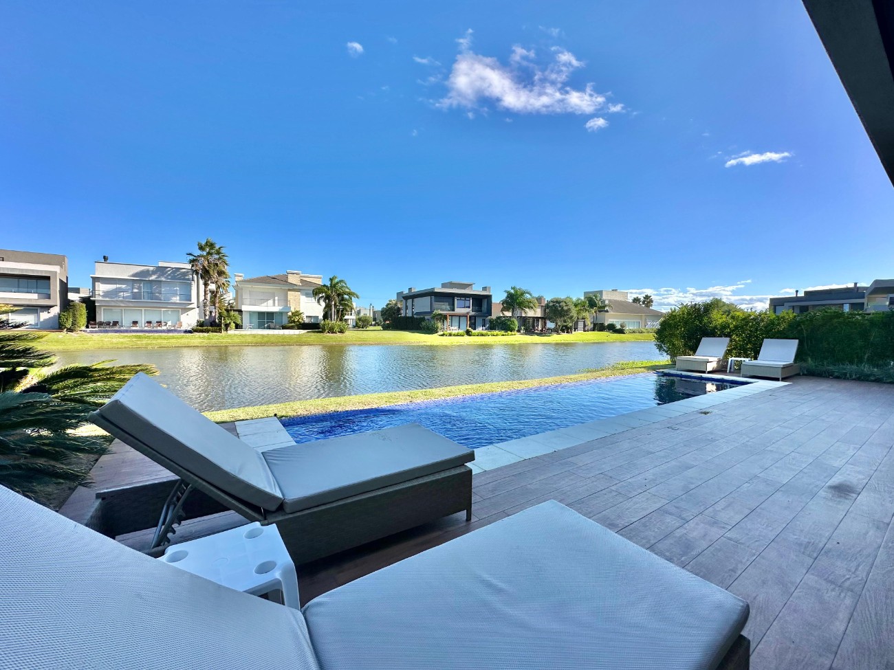 Imagem do imóvel Casa em condomínio 5 dormitórios à venda, Centro em Xangri-lá referência 595