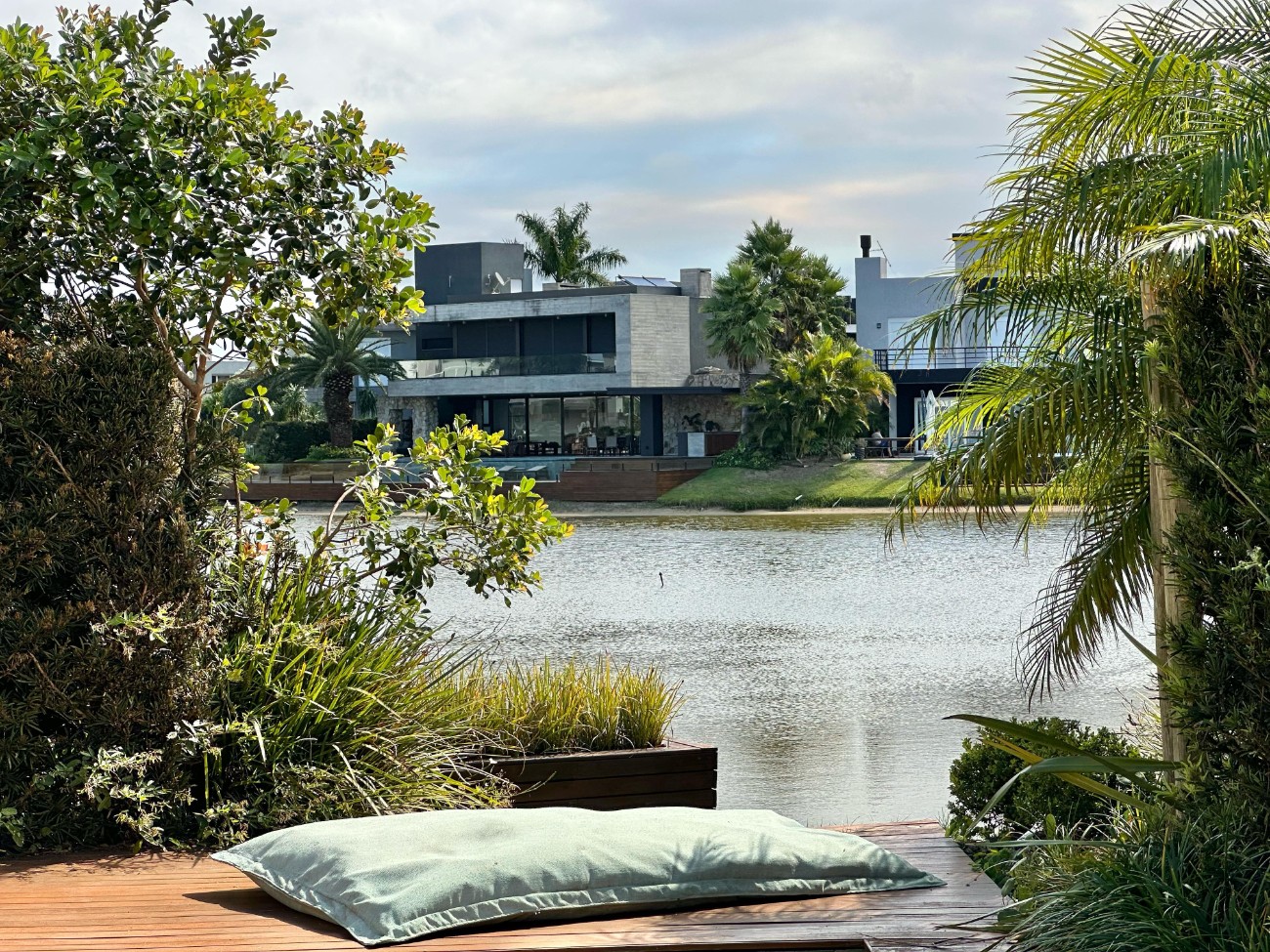 Imagem do imóvel Casa em condomínio 4 dormitórios à venda, Centro em Xangri-lá referência 615