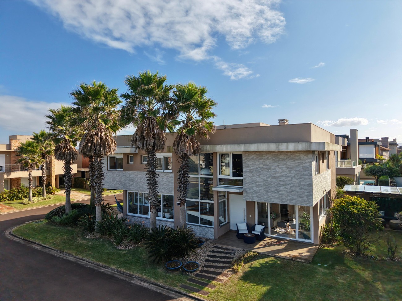 Imagem do imóvel Casa em condomínio 10 dormitórios à venda, Maristela em Xangrila referência 623