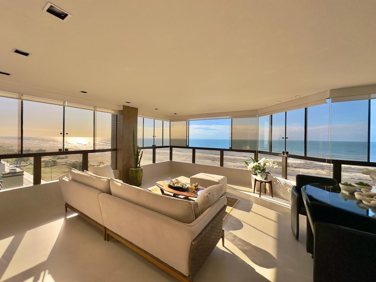 Imagem do imóvel Apartamento 4 dormitórios à venda, Centro em Capão Da Canoa referência 678