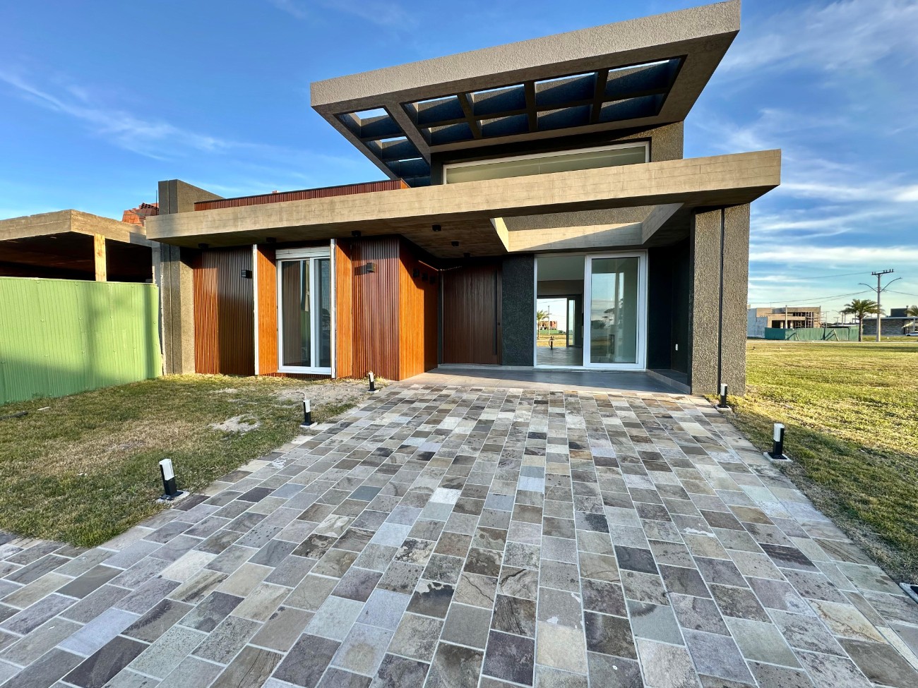 Imagem do imóvel Casa em condomínio 4 dormitórios à venda, Remanso em Xangri-lá referência 693