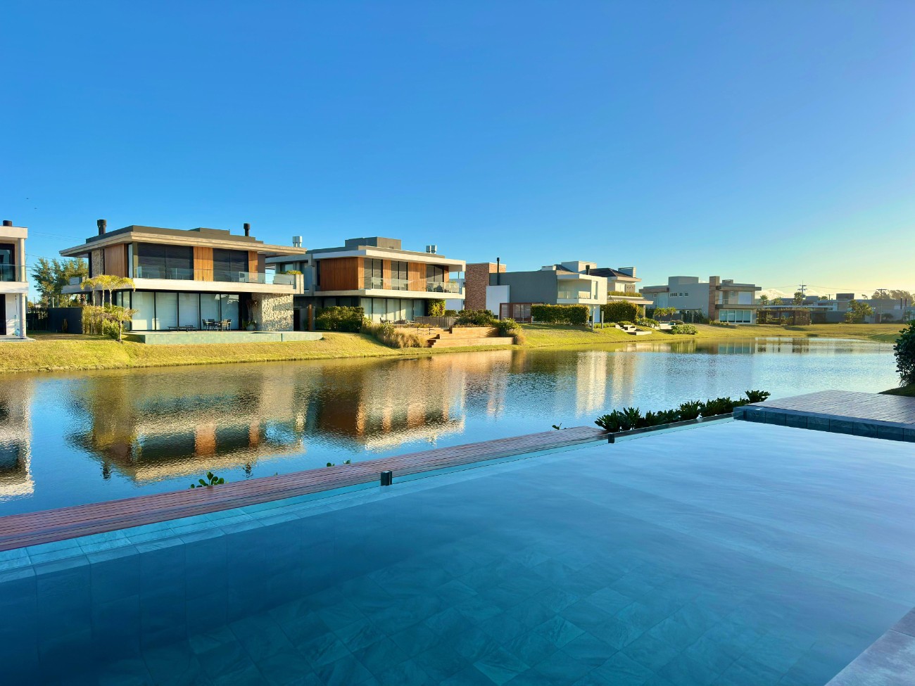 Imagem do imóvel Casa em condomínio 5 dormitórios à venda, Marina em Xangri-lá referência 695