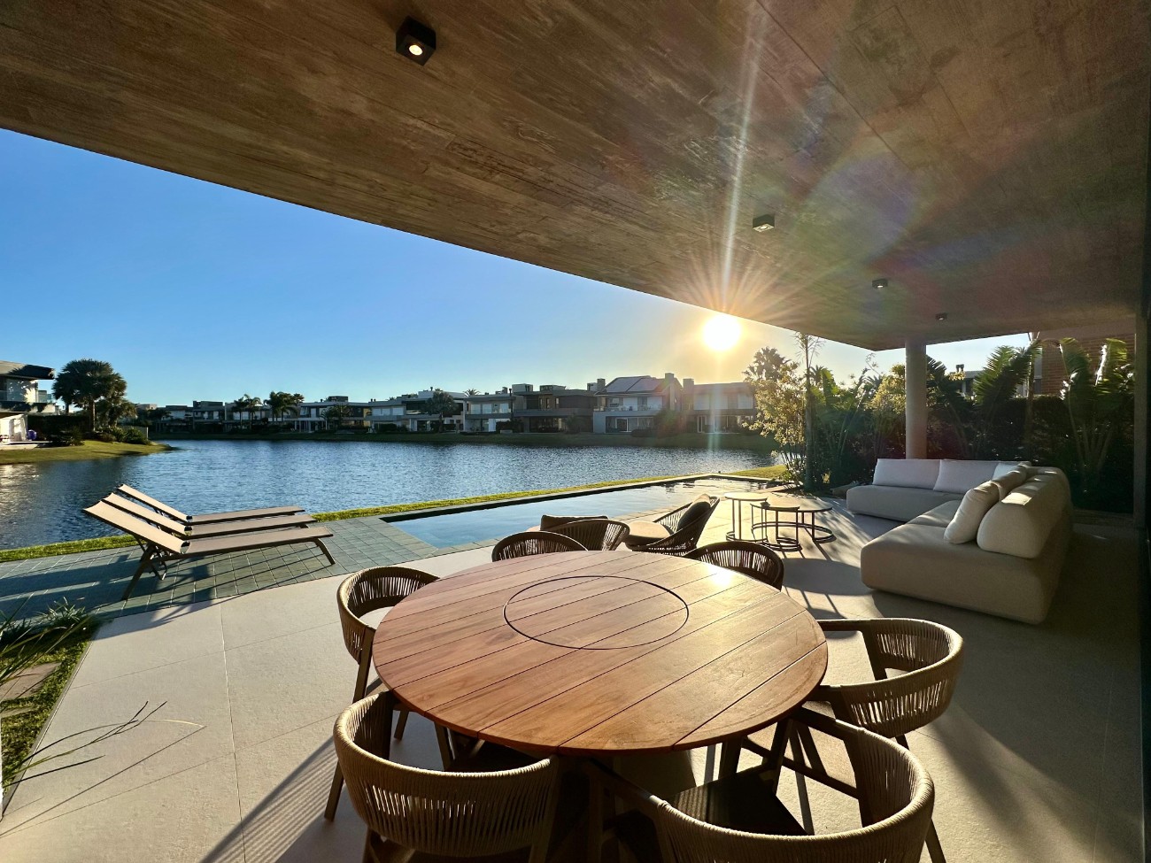 Imagem do imóvel Casa em condomínio 6 dormitórios à venda, Centro em Xangri-lá referência 754